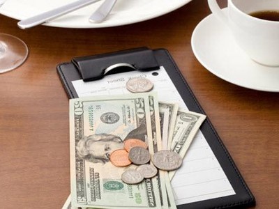 Nguyên tắc tip tiền khi du lịch nước ngoài