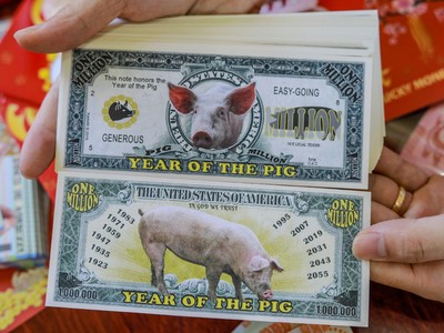 Săn lùng tiền lì xì in hình con heo