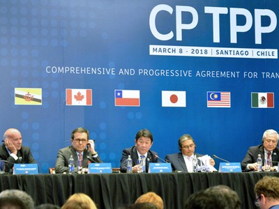 Bộ trưởng các nước thành viên CPTPP trả lời câu hỏi trong cuộc họp báo Santiago vào tháng 3/2018. Ảnh: Kyodo.