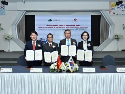 Đại diện VinTech và VinFast, Chính quyền thành phố Daegu, Khu kinh tế Tự do Daegu Gyeongbuk và Công ty AJINEXTEK đã ký biên bản ghi nhớ cùng hợp tác trên cơ sở tin cậy lẫn nhau để phát triển kinh tế khu vực và thúc đẩy kinh doanh.