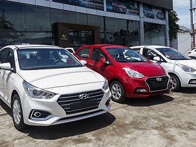 Hyundai Accent và Grand I10 tại đại lý ở Hà Nội. 