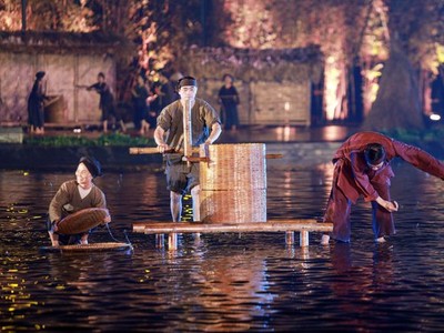 Người nông dân Quốc Oai thành những nghệ sĩ trên sân khấu thực cảnh.