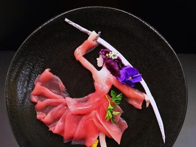 Ông bố Nhật bày đĩa sashimi khiến người ta 'không nỡ ăn'