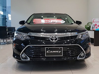 Camry 2.0 phiên bản lắp ráp tại đại lý. Ảnh: Minh Huấn.