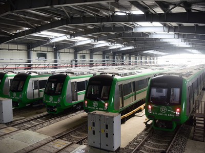 13 đoàn tàu hoạt động trên tuyến Cát Linh - Hà Đông tập kết tại khu Depot. Ảnh: Giang Huy.