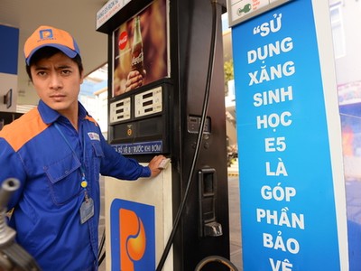 Giá xăng có thể được điều chỉnh tăng. Ảnh: Hữu Khoa.