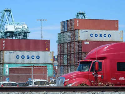 Container tại cảng biển ở Long Beach (California, Mỹ). Ảnh: AFP.