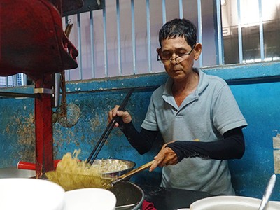 Anh Hùng cho biết quán trước kia mở cả ngày, hiện chỉ bán vào buổi tối. Ảnh: Di Vỹ.