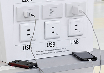 Việc lo lắng cho dữ liệu cá nhân có thể hơi thái quá với hành khách thông thường, tuy nhiên Barlow cho rằng ai cũng nên cẩn trọng khi sử dụng trạm sạc nơi công cộng. Ảnh: Shefinds.