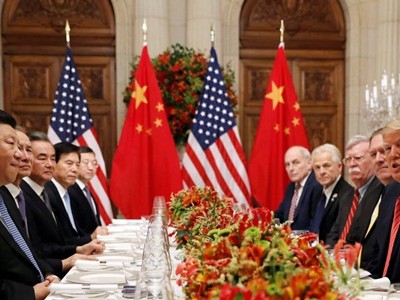 Phái đoàn Mỹ và Trung Quốc trong bữa tối thảo luận công việc sau hội nghị thượng đỉnh G20 ở Buenos Aires, Argentina, ngày 1/12. Ảnh: Reuters.