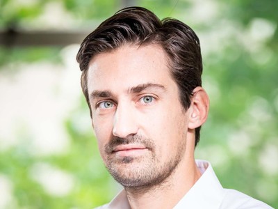 Từ một vận động viên lướt sóng trở thành người gây dựng startup tỷ đô