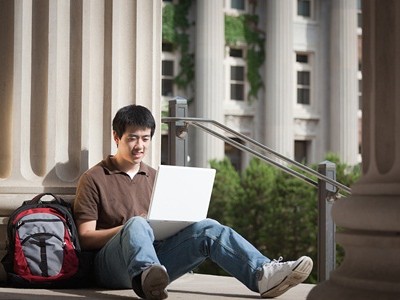 Nam sinh viên Trung Quốc trong khuôn viên một trường đại học ở Mỹ. Ảnh: VCG.