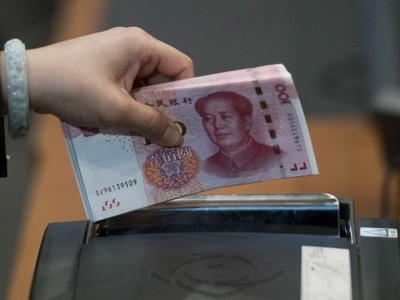 NDT có thể chạm ngưỡng tâm lý 7 NDT đổi 1 USD nếu không có tiến triển mới trên bàn đàm phán Mỹ - Trung. Ảnh: Bloomberg.