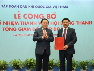 Lãnh đạo Ủy ban Quản lý vốn Nhà nước tại doanh nghiệp trao quyết định cho ông Lê Mạnh Hùng.