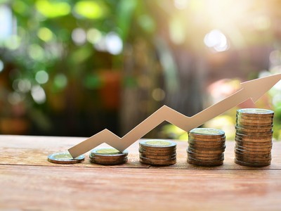 Thị trường tài chính 24h: Cổ phiếu vua chói sáng