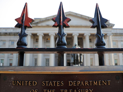 Bên ngoài Bộ Tài chính Mỹ tại Washington. Ảnh: Reuters