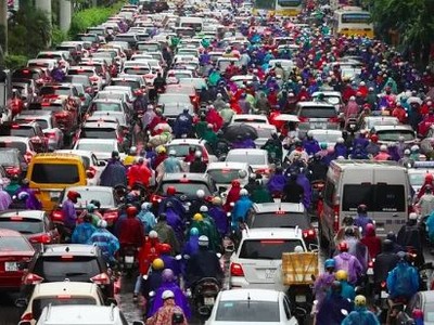 Tuyến đường Nguyễn Trãi - Trần Phú thường xuyên ùn tắc vào giờ cao điểm. Ảnh: Ngọc Thành.