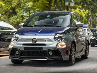 'Mui trần tí hon' Fiat 500 giá gần 3 tỷ tại Việt Nam