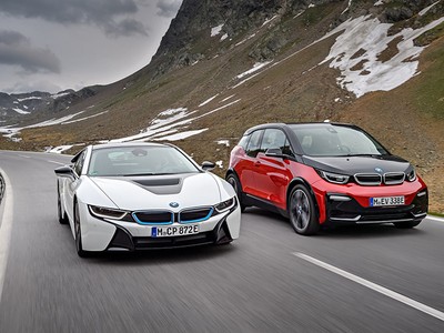 i8 (trắng) và i3. Ảnh: BMW.
