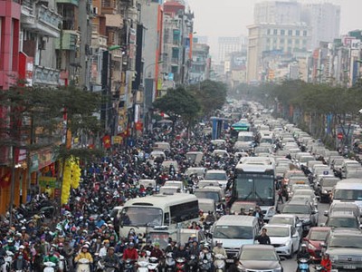 Tình trạng tắc nghẽn trên đường Xã Đàn, Hà Nội. Ảnh: Ngọc Thành.