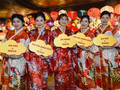 Đón hành khách thứ 100 triệu, Vietjet tung quà máy bay vàng nặng ký