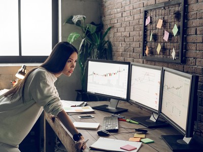 Thị trường tài chính 24h: Bắt đầu gặp khó