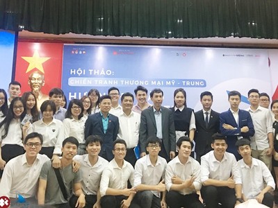 Các sinh viên CLB Chứng khoán SIC trong cuộc hội thảo gần nhất.