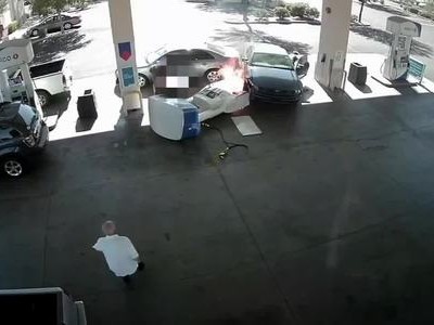 Tài xế định drift trong trạm xăng, ôtô cháy rụi