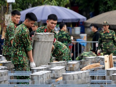 Hà Nội: Bên trong trận địa pháo hoa chuẩn bị khai hoả, đón giao thừa