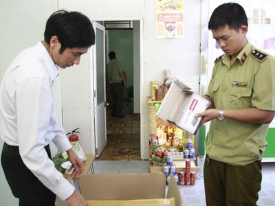 Găm 2.000 khẩu trang không bán, nhà thuốc bị rút giấy phép