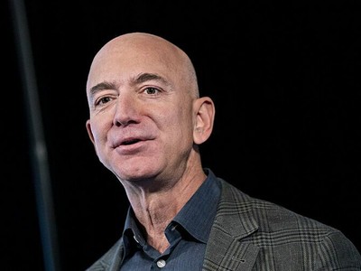 Ông chủ Amazon Jeff Bezos hiện là người giàu nhất thế giới. Ảnh: Bloomberg.
