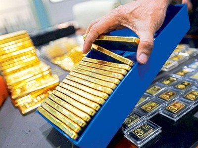 Thị trường tài chính 24h: Giá vàng vượt đỉnh lịch sử