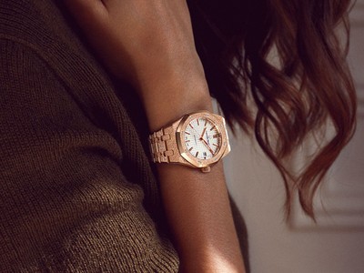 Thương hiệu đồng hồ Audemars Piguet ra mắt phiên bản Royal Oak Frosted Gold giá trên dưới 1 tỷ đồng