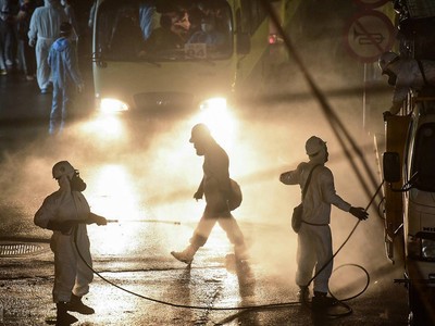 Hơn 100 chiến sĩ khử khuẩn Bệnh viện Bạch Mai