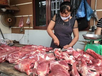 Thịt lợn nhập khẩu giá rẻ hơn nhiều so với giá thịt lợn trong nước bán ở chợ.