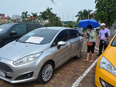 Giới vay mua xe chạy dịch vụ "ngấm đòn" vì đại dịch Covid-19.