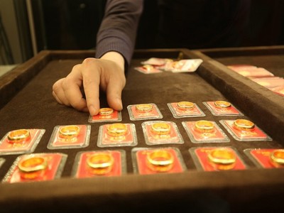 Giá vàng hôm nay ngày 14/4: Giá vàng tăng thêm 250.000 đồng/lượng