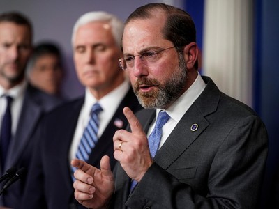 Bộ trưởng Y tế và Dịch vụ dân sinh Alex Azar. Ảnh: Reuters.