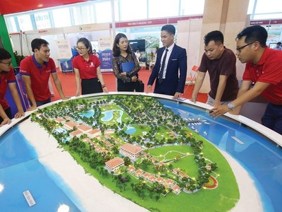 Địa ốc First Real (FIR) lên kế hoạch phát hành 3 đợt cổ phiếu để tăng vốn