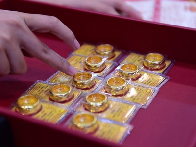 Giá vàng hôm nay ngày 24/10: Giá vàng trong nước giảm thêm 50.000 đồng/lượng