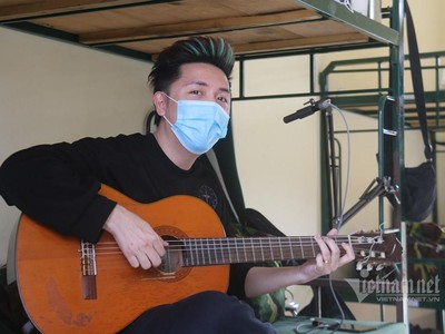 Khiêu vũ, đọc sách... ngày cận Tết ở khu cách ly Hà Nội