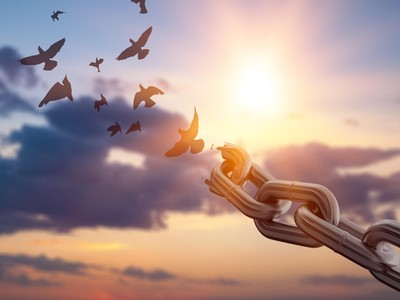 Thị trường tài chính 24h: Giá vàng thế giới tăng cao, Bitcoin lao dốc