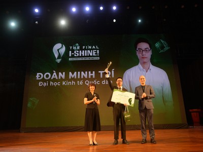 Sinh viên Đại học Kinh tế Quốc dân giành ngôi quán quân cuộc thi I-INVEST! 2022