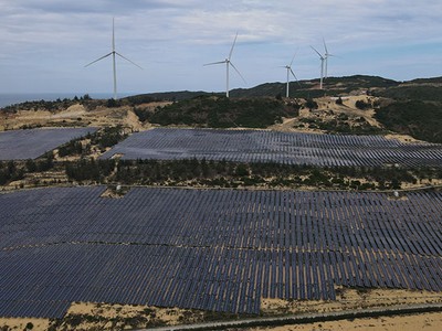 Việc quy định cứng giá mua điện năng lượng tái tạo bằng VND được cho là làm khó nhà đầu tư, bởi bỏ qua yếu tố trượt giá. Ảnh: Đức Thanh