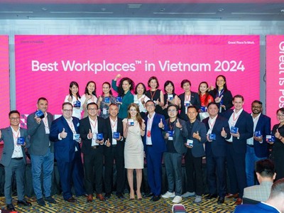 Đại diện 25 doanh nghiệp được Great Place To Work vinh danh là Nơi làm việc xuất sắc hàng đầu Việt Nam năm 2024.
