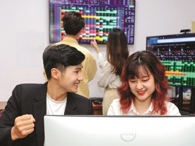 Thông tin là “đầu vào” quan trọng để các nhà đầu tư đưa ra quyết định.