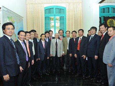 Tổng Bí thư Nguyễn Phú Trọng và đoàn đại biểu Hội Doanh nhân trẻ Việt Nam năm 2011.