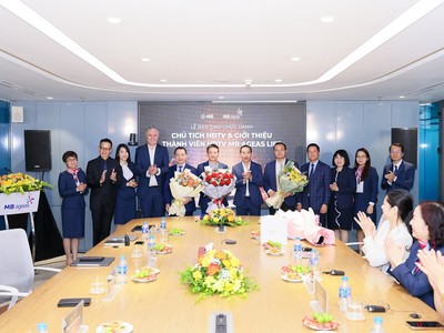 Lễ bàn giao chức danh Chủ tịch HĐTV và Giới thiệu thành viên HĐTV MB Ageas Life.