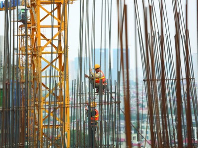 Các nhà thầu xây dựng đang đối mặt với nhiều thách thức.