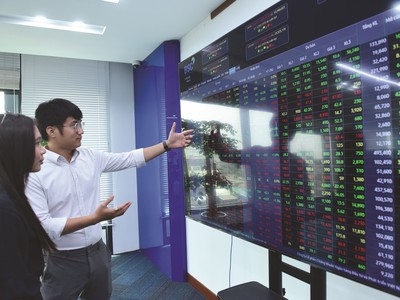 Dịch vụ chứng khoán là lĩnh vực đặc biệt nhạy cảm với biến động lãi suất.